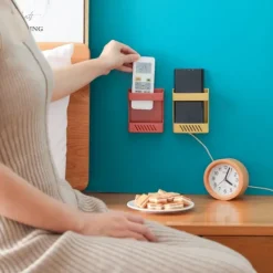 Wall-mounted Mobile Phone Plug Charging Remote Control Storage Box BracketInstalling Organizer Bracket Without Punching