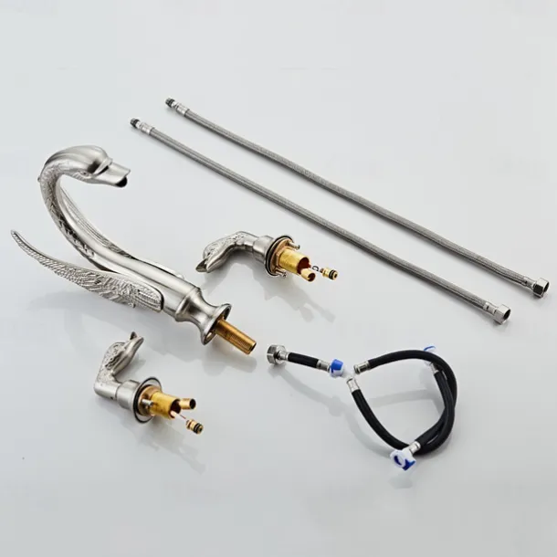 Widespread Bathroom Sink Mixer Faucet, 2 Handle 3 Holes Basin Taps Swan Noble Luxury Golden and Oil-rubbed Bronze Bath Taps