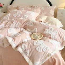 Winter Thickened Blanket Ultra-Soft and Warm Fleece Perfect for Cold Weather Cozy and Comfortable for Bed, Couch, or Lounge Ideal for Winter Home Decor