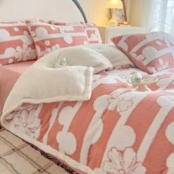 Winter Thickened Blanket Ultra-Soft and Warm Fleece Perfect for Cold Weather Cozy and Comfortable for Bed, Couch, or Lounge Ideal for Winter Home Decor