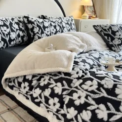 Winter Thickened Blanket Ultra-Soft and Warm Fleece Perfect for Cold Weather Cozy and Comfortable for Bed, Couch, or Lounge Ideal for Winter Home Decor