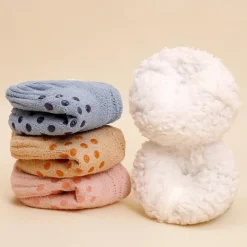 Women's Socks Autumn And Winter Super Soft Warm Cozy Fuzzy Fleece-Lined House Socks With Grippers Adult Ladies Floor Socks